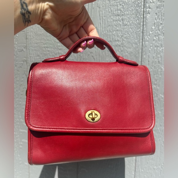 Vintage Coach Court in Red! - Picture 10 of 10